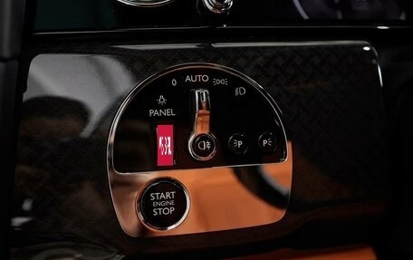 Rolls-Royce Cullinan, 2025 год, 62 000 000 рублей, 17 фотография