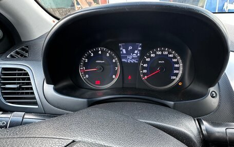 Hyundai Solaris II рестайлинг, 2011 год, 350 000 рублей, 8 фотография