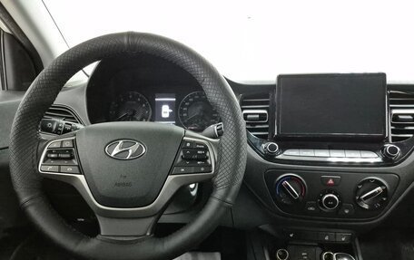 Hyundai Solaris II рестайлинг, 2021 год, 1 500 000 рублей, 11 фотография