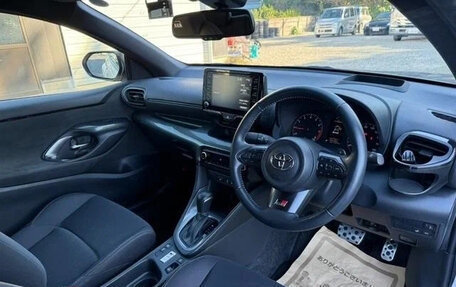 Toyota Yaris, 2022 год, 1 490 007 рублей, 10 фотография