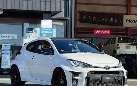 Toyota Yaris, 2022 год, 1 490 007 рублей, 3 фотография