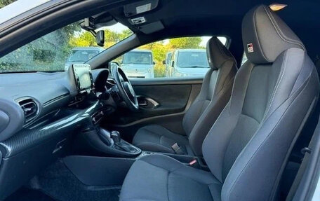 Toyota Yaris, 2022 год, 1 490 007 рублей, 26 фотография