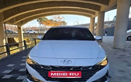 Hyundai Elantra, 2022 год, 1 860 000 рублей, 2 фотография