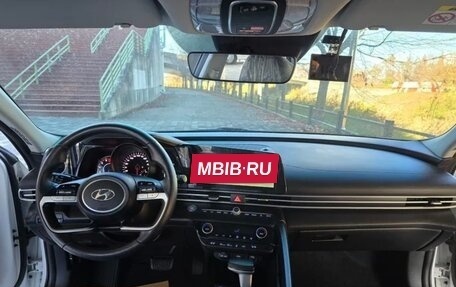 Hyundai Elantra, 2022 год, 1 860 000 рублей, 6 фотография