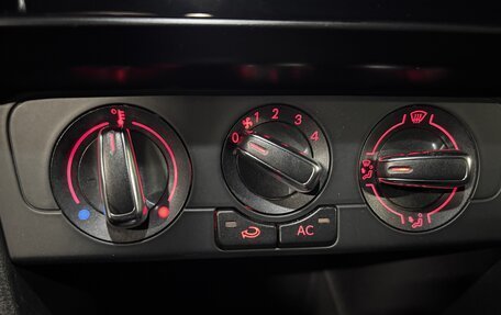 Volkswagen Polo VI (EU Market), 2011 год, 700 000 рублей, 10 фотография