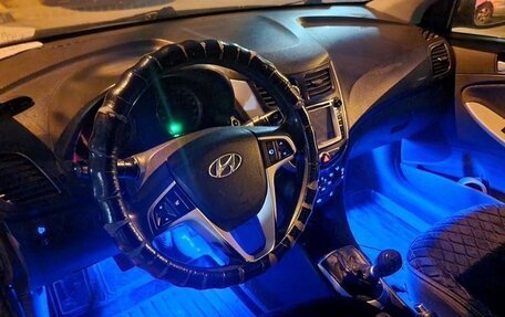 Hyundai Solaris II рестайлинг, 2012 год, 360 000 рублей, 1 фотография