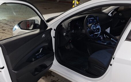 Hyundai Elantra, 2021 год, 2 300 000 рублей, 11 фотография