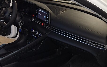 Hyundai Elantra, 2021 год, 2 300 000 рублей, 13 фотография