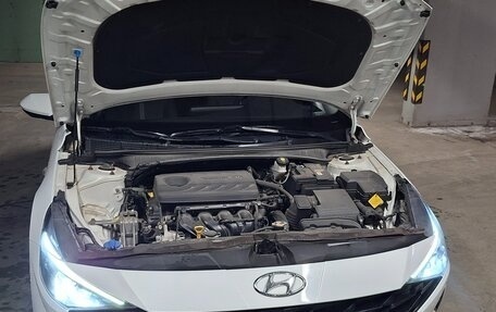 Hyundai Elantra, 2021 год, 2 300 000 рублей, 17 фотография