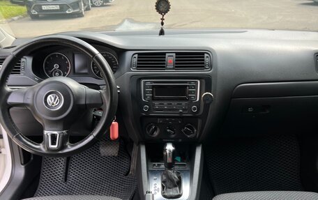 Volkswagen Jetta VI, 2013 год, 975 000 рублей, 12 фотография