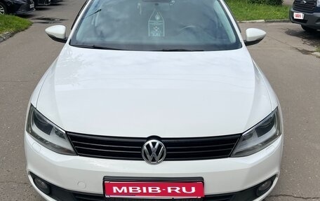 Volkswagen Jetta VI, 2013 год, 975 000 рублей, 1 фотография