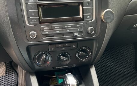 Volkswagen Jetta VI, 2013 год, 975 000 рублей, 15 фотография