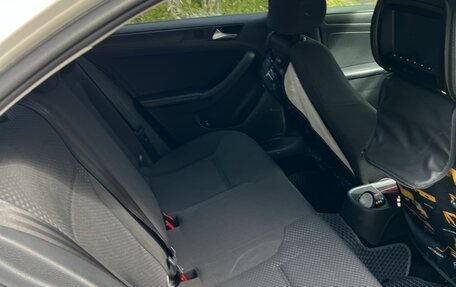 Volkswagen Jetta VI, 2013 год, 975 000 рублей, 17 фотография