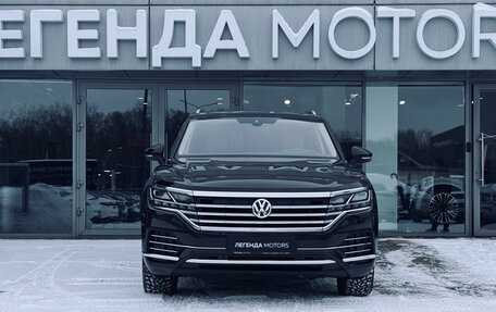 Volkswagen Touareg III, 2018 год, 4 740 000 рублей, 2 фотография