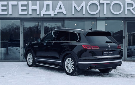 Volkswagen Touareg III, 2018 год, 4 740 000 рублей, 5 фотография