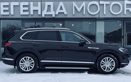 Volkswagen Touareg III, 2018 год, 4 740 000 рублей, 3 фотография