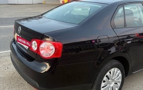 Volkswagen Jetta VI, 2010 год, 730 000 рублей, 3 фотография