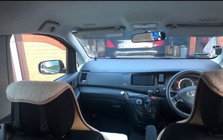 Toyota ISis I, 2011 год, 1 300 000 рублей, 2 фотография