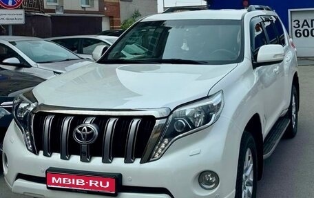 Toyota Land Cruiser Prado 150 рестайлинг 2, 2016 год, 3 800 000 рублей, 1 фотография