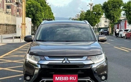 Mitsubishi Outlander III рестайлинг 3, 2021 год, 2 450 000 рублей, 1 фотография