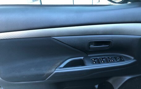 Mitsubishi Outlander III рестайлинг 3, 2018 год, 1 600 000 рублей, 13 фотография