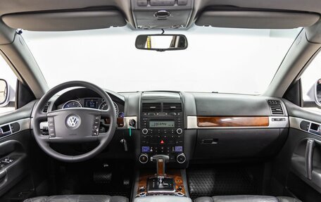 Volkswagen Touareg III, 2004 год, 998 000 рублей, 13 фотография