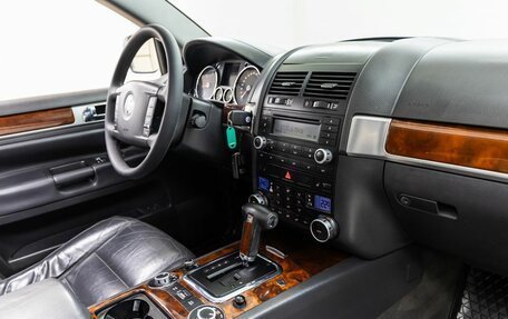 Volkswagen Touareg III, 2004 год, 998 000 рублей, 24 фотография