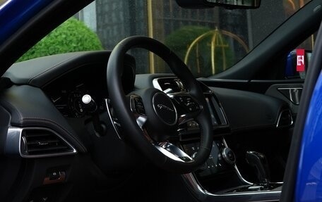 Jaguar XE I рестайлинг, 2020 год, 4 000 000 рублей, 22 фотография