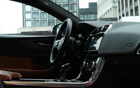 Jaguar XE I рестайлинг, 2020 год, 4 000 000 рублей, 33 фотография