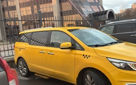 KIA Carnival III, 2018 год, 1 500 000 рублей, 3 фотография