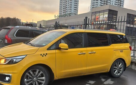 KIA Carnival III, 2018 год, 1 500 000 рублей, 2 фотография