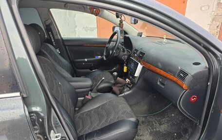 Toyota Avensis III рестайлинг, 2006 год, 750 000 рублей, 5 фотография