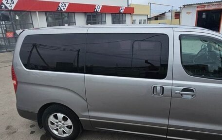 Hyundai Grand Starex Grand Starex I рестайлинг 2, 2011 год, 1 550 000 рублей, 3 фотография