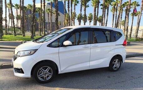 Honda Freed II, 2021 год, 2 400 000 рублей, 4 фотография