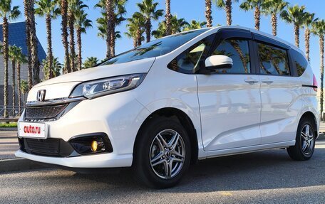 Honda Freed II, 2021 год, 2 400 000 рублей, 6 фотография