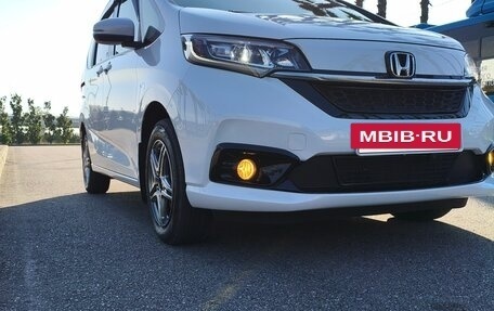 Honda Freed II, 2021 год, 2 400 000 рублей, 2 фотография