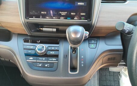 Honda Freed II, 2021 год, 2 400 000 рублей, 14 фотография