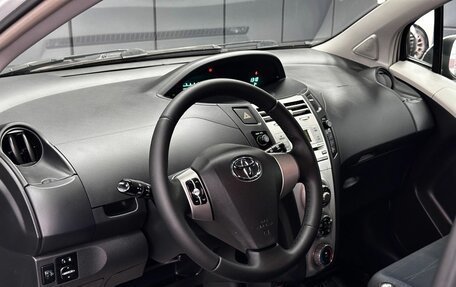 Toyota Yaris III рестайлинг, 2007 год, 619 000 рублей, 12 фотография