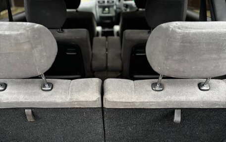 Toyota Gaia, 2003 год, 700 000 рублей, 20 фотография