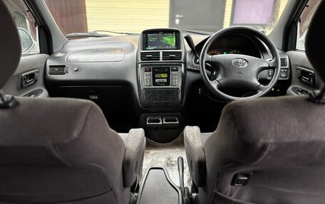 Toyota Gaia, 2003 год, 700 000 рублей, 21 фотография