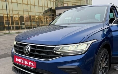Volkswagen Tiguan II, 2021 год, 3 599 000 рублей, 6 фотография