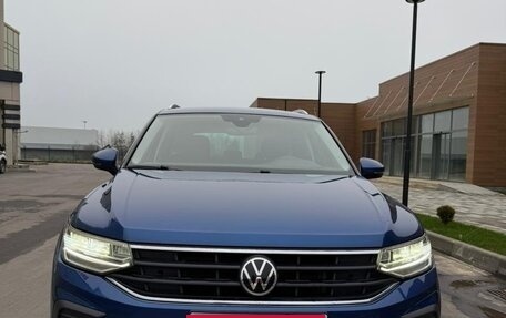 Volkswagen Tiguan II, 2021 год, 3 599 000 рублей, 13 фотография