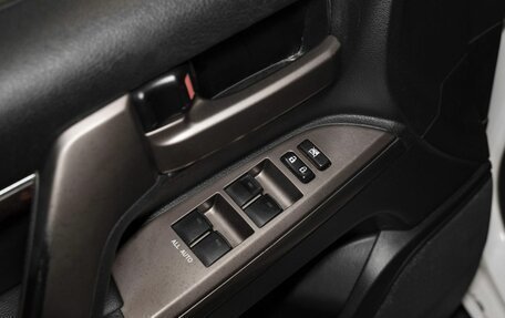 Toyota Land Cruiser 200, 2011 год, 4 200 000 рублей, 21 фотография