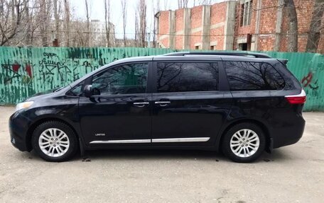 Toyota Sienna III, 2015 год, 2 800 000 рублей, 7 фотография