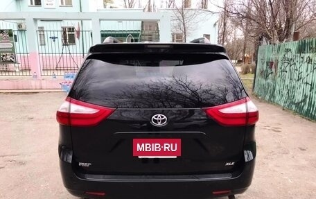 Toyota Sienna III, 2015 год, 2 800 000 рублей, 4 фотография
