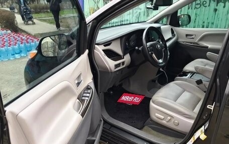 Toyota Sienna III, 2015 год, 2 800 000 рублей, 6 фотография