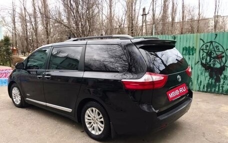 Toyota Sienna III, 2015 год, 2 800 000 рублей, 3 фотография