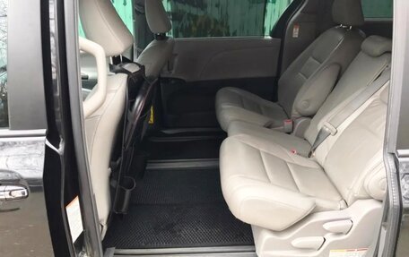 Toyota Sienna III, 2015 год, 2 800 000 рублей, 10 фотография