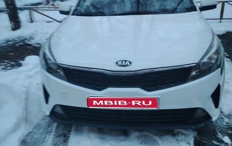 KIA Rio IV, 2021 год, 1 300 000 рублей, 1 фотография