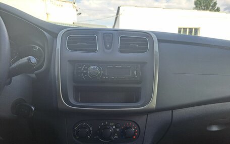 Renault Logan II, 2019 год, 790 000 рублей, 18 фотография